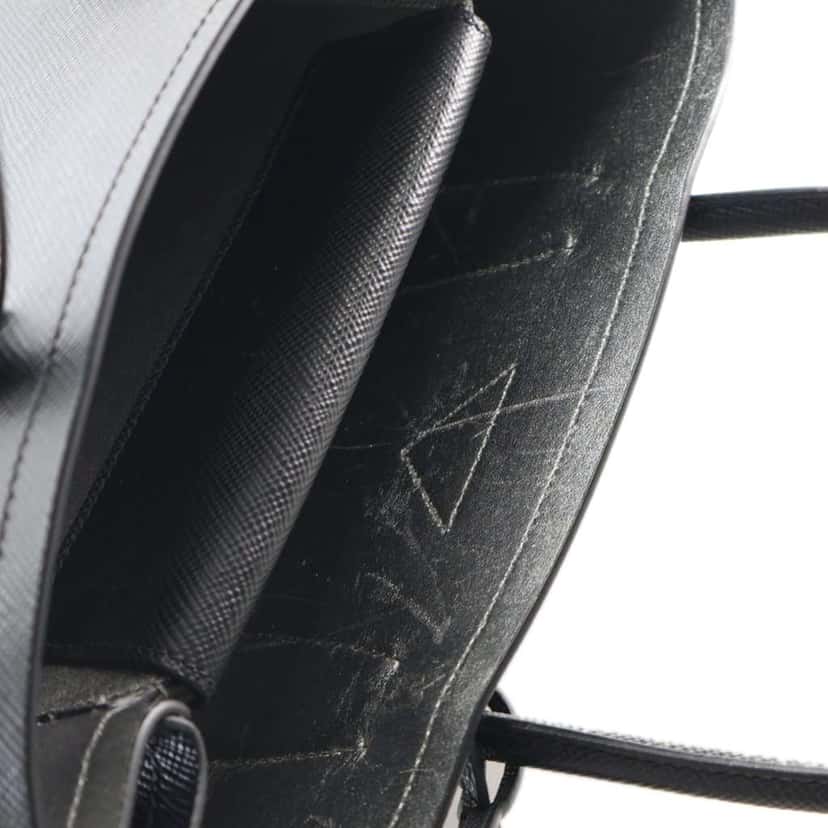 Prada Medium Saffiano Cuir Double Satchel Black Leather Very good condition - Model View