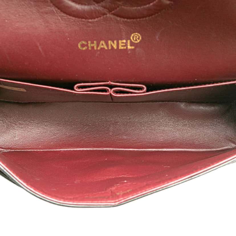 Chanel Medium Classic Lambskin Double Flap Black Leather Good condition - Model View