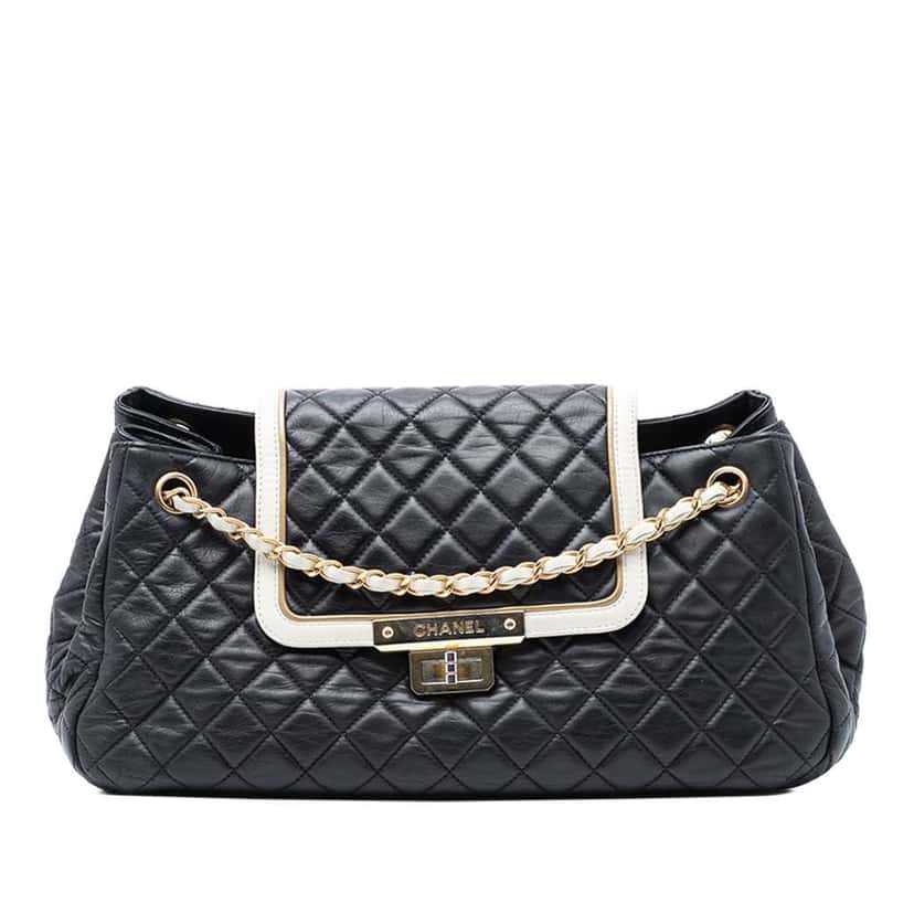 Chanel Medium Quilted Lambskin Reissue 2.55 East West Mademoiselle Accordion Flap Black Leather Good condition - Front View