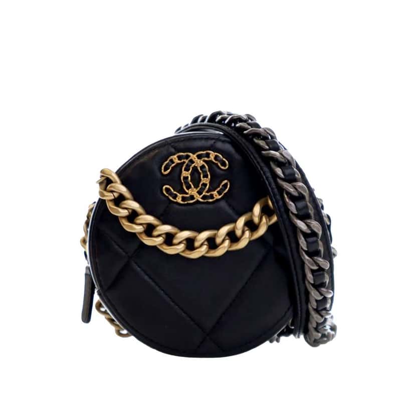 Chanel Lambskin 19 Round Clutch with Chain Black Leather Very good condition - Front View