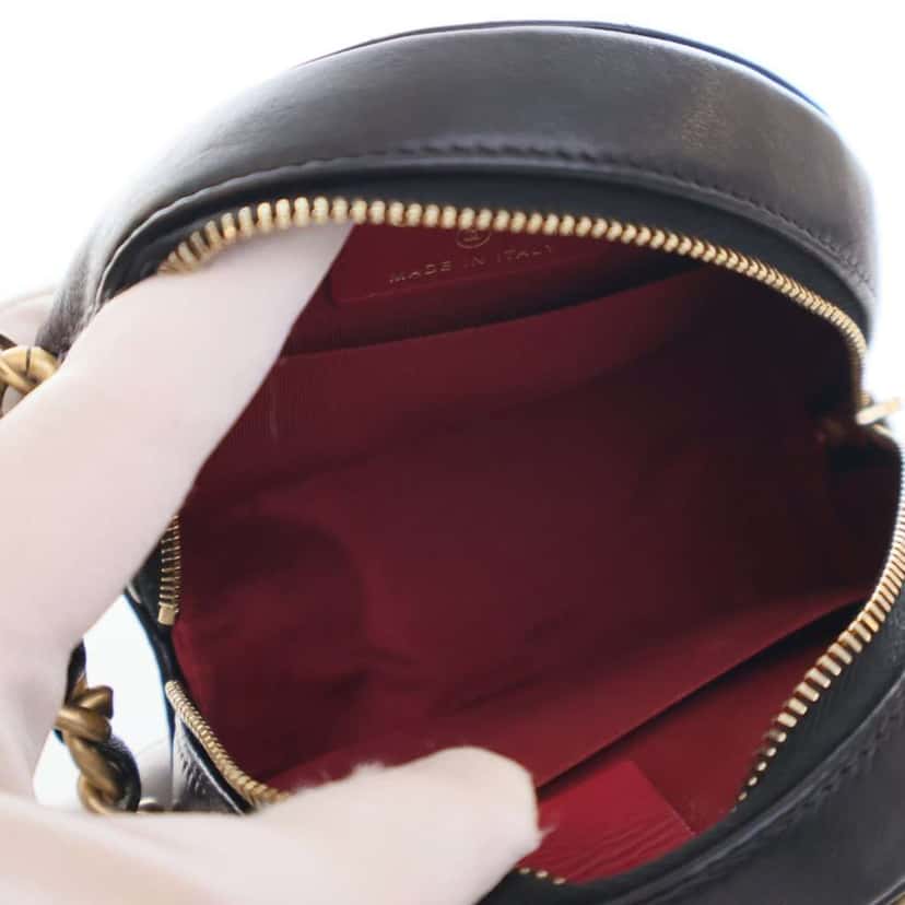Chanel Lambskin 19 Round Clutch with Chain Black Leather Very good condition - Model View