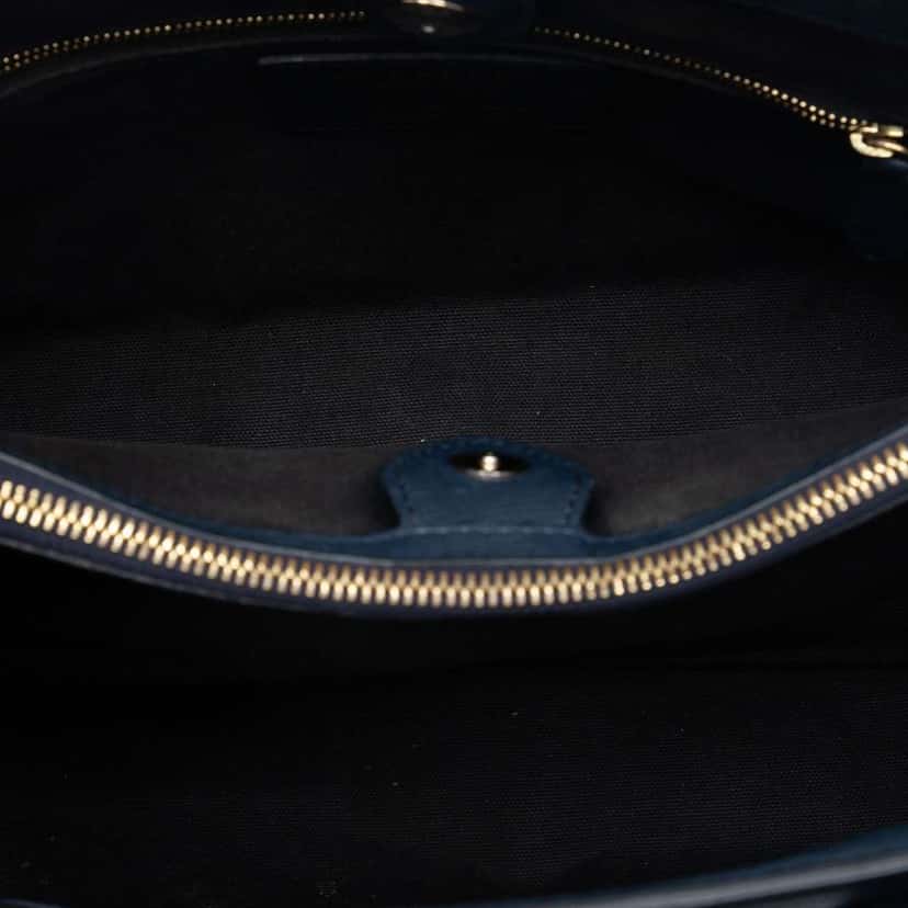 Burberry Medium Leather and House Check Banner Satchel Blue Leather Good condition - Model View