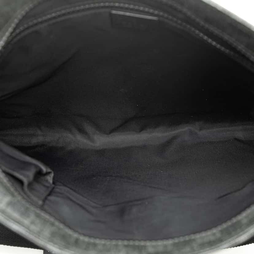 Gucci GG Supreme Crossbody Black Canvas Good condition - Model View