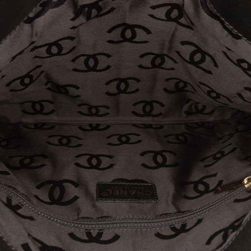 Chanel CC Chocolate Bar Lambskin Fold Down Envelope Shoulder Bag Black Leather Very good condition - Model View