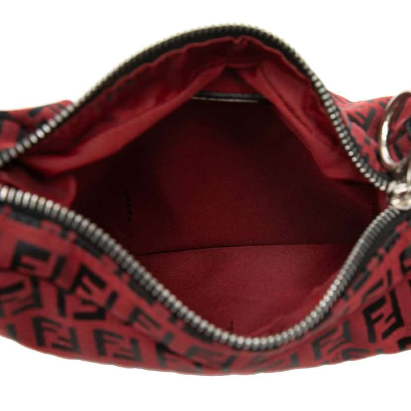 Fendi Zucchino Canvas Oyster Shoulder Bag Red Canvas Good condition - Model View