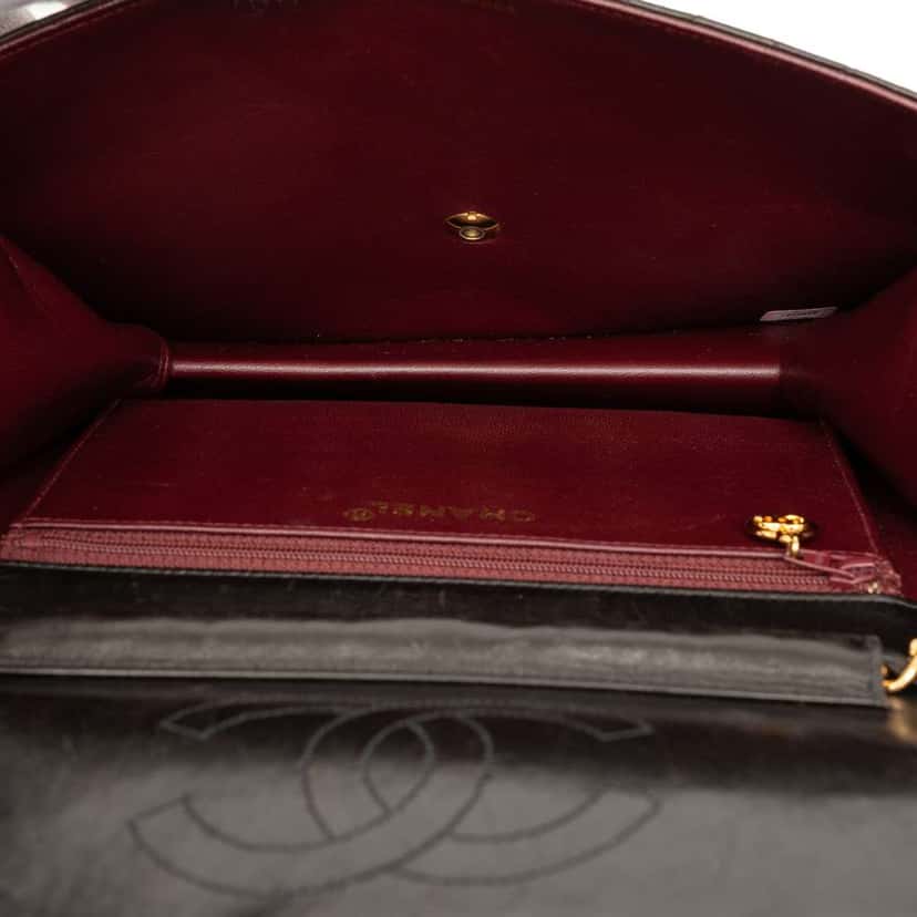 Chanel CC Quilted Lambskin Single Flap Black Leather Very good condition - Model View