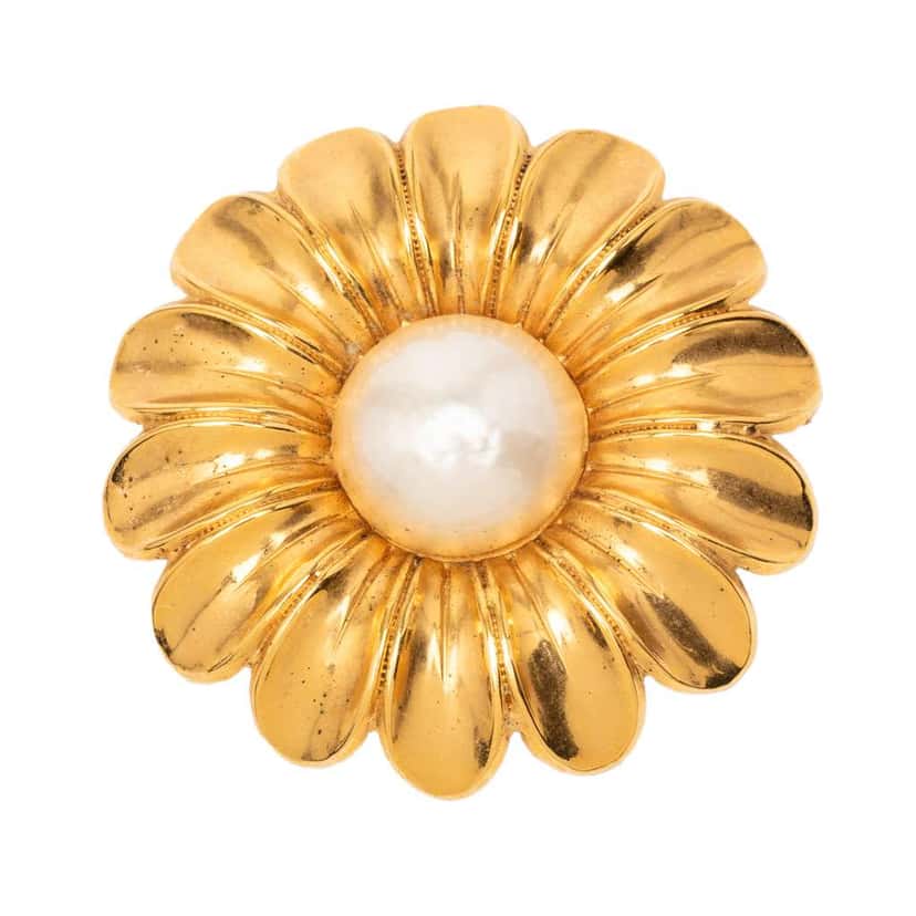 Chanel Gold Plated Faux Pearl Daisy Brooch Gold Metal Very good condition - Front View
