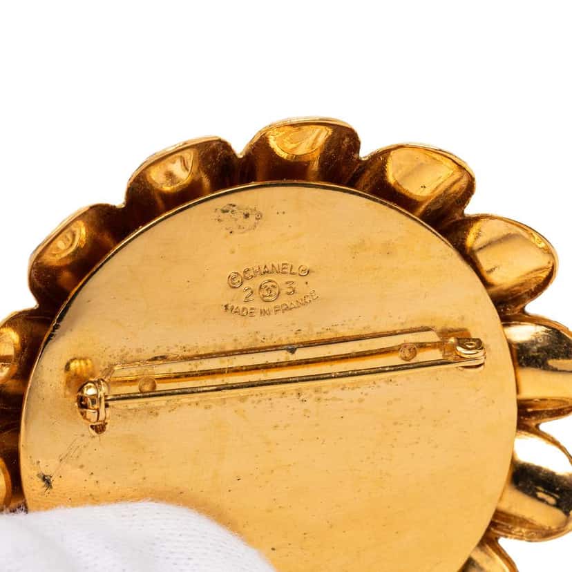 Chanel Gold Plated Faux Pearl Daisy Brooch Gold Metal Very good condition - Inside View