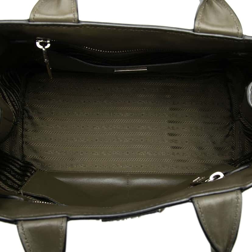 Prada Vitello Daino Vertical Stitched Top Handle Bag Green Leather Good condition - Model View