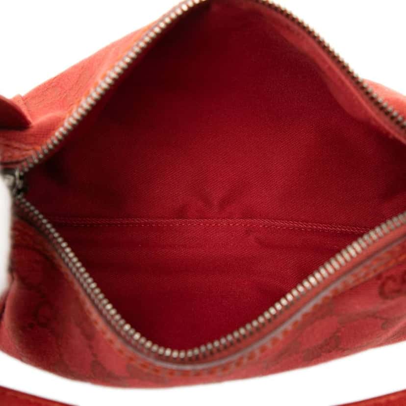 Gucci GG Canvas Shoulder Bag Red Canvas Good condition - Model View