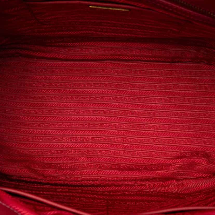 Prada Large Saffiano Lux Galleria Double Zip Satchel Red Leather Good condition - Model View