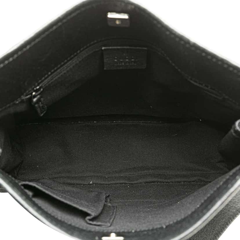 Gucci GG Canvas Eclipse Crossbody Black Canvas Good condition - Model View