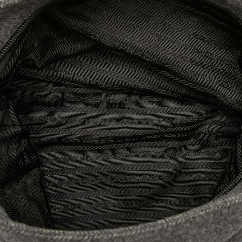 Prada Wool Crossbody Grey Wool Good condition - Model View