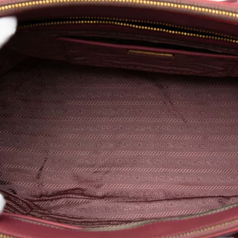 Prada Medium Saffiano Lux Galleria Double Zip Satchel Pink Leather Good condition - Model View