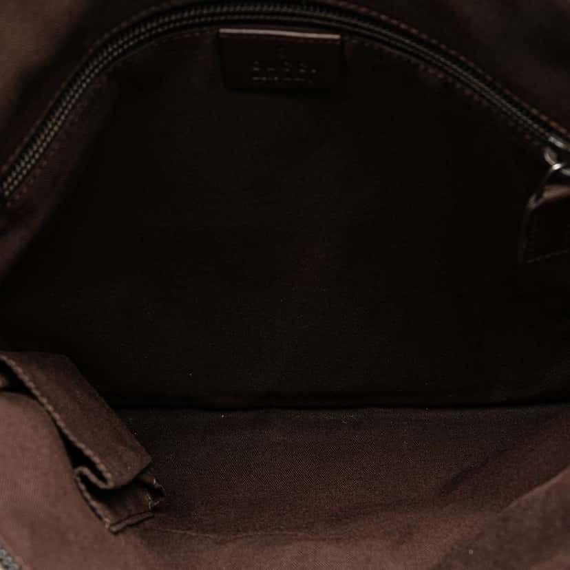 Gucci GG Canvas Crossbody Brown Canvas Good condition - Model View