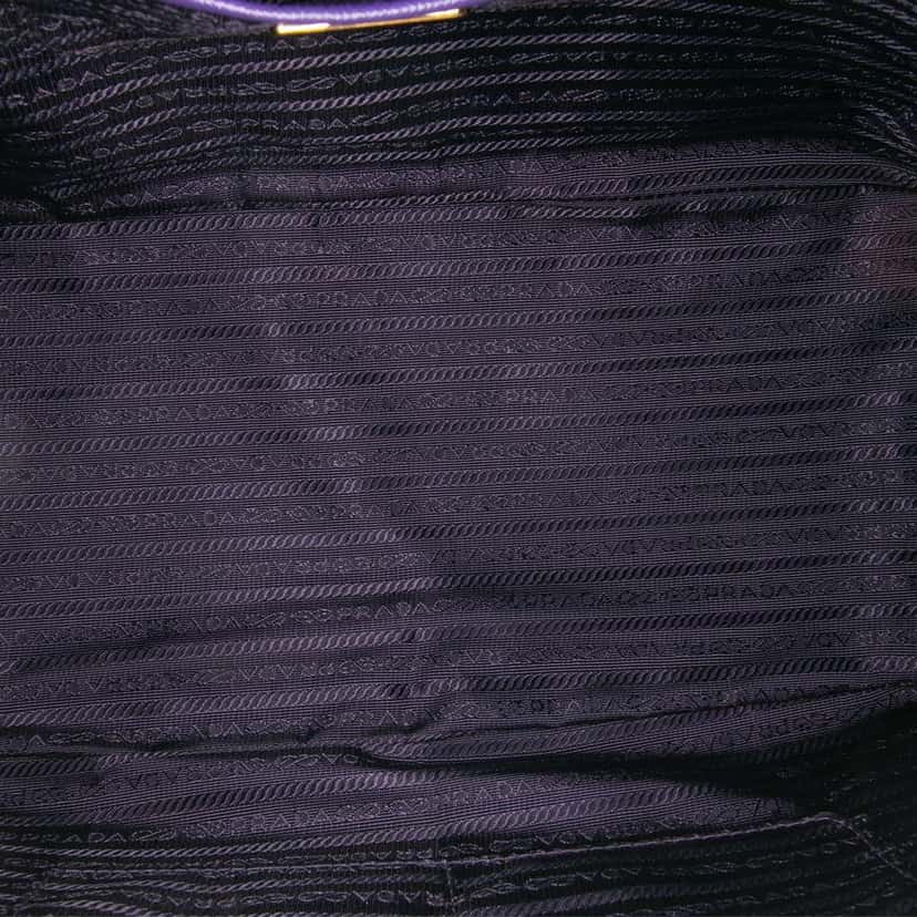 Prada Large Saffiano Lux Galleria Tote Purple Leather Very good condition - Model View