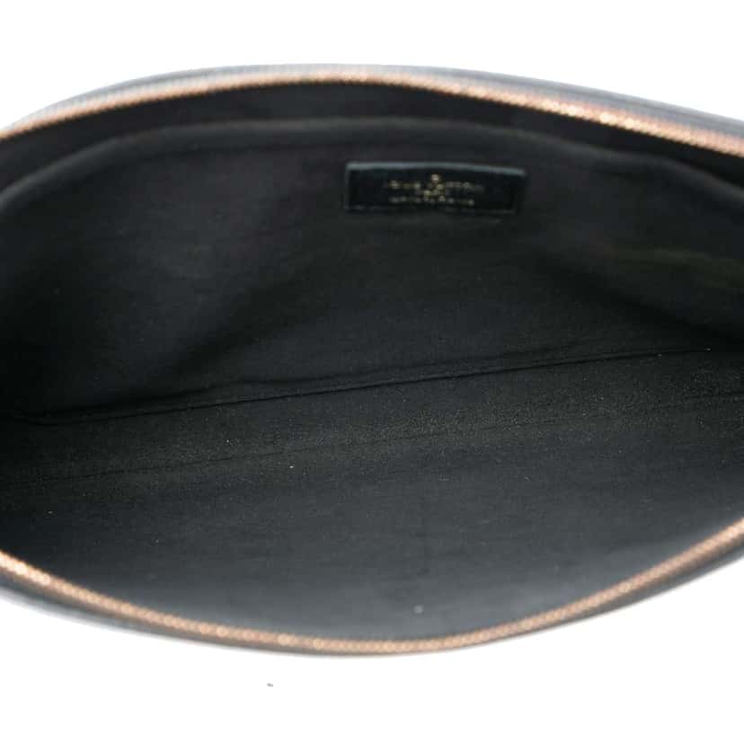 Louis Vuitton Monogram Daily Pouch Brown Very good condition - Model View