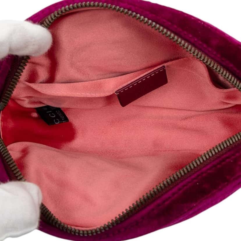 Gucci GG Marmont Matelasse Velvet Belt Bag Purple Velvet Very good condition - Model View