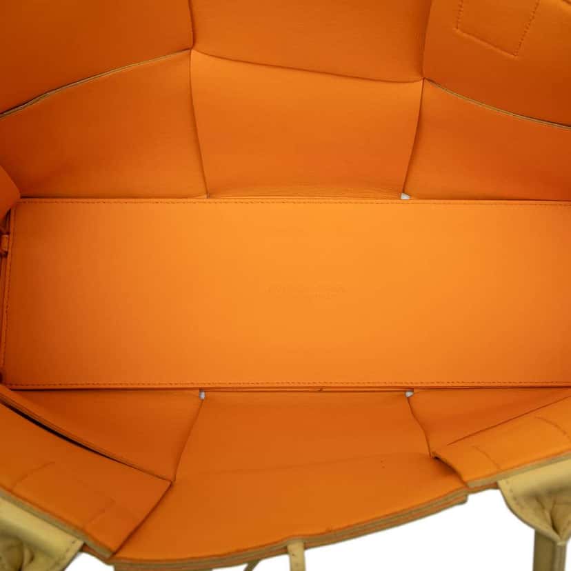 Bottega Veneta Medium Nappa Maxi Intrecciato Arco Tote Yellow Leather Very good condition - Model View