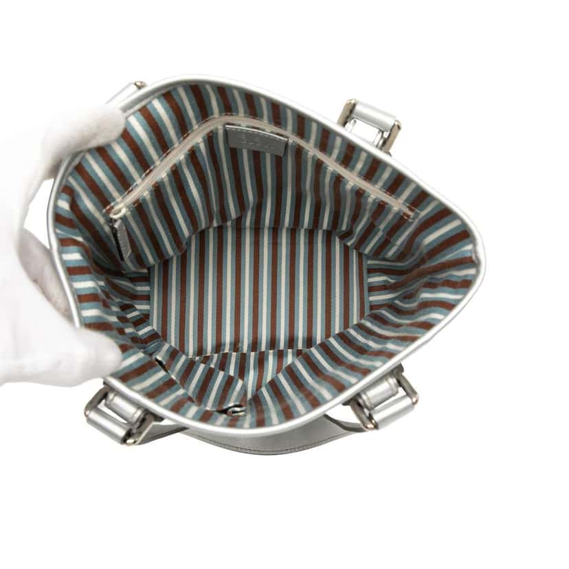 Gucci GG Canvas Tote Silver Canvas Very good condition - Model View