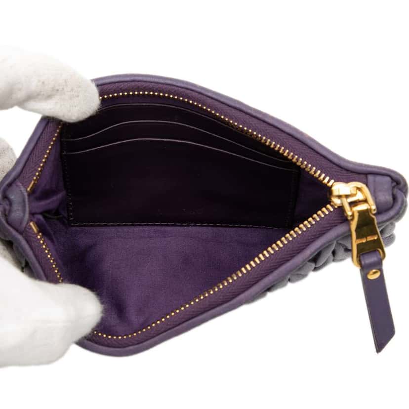 Miu Miu Matelasse Leather Pouch Purple Leather Very good condition - Model View