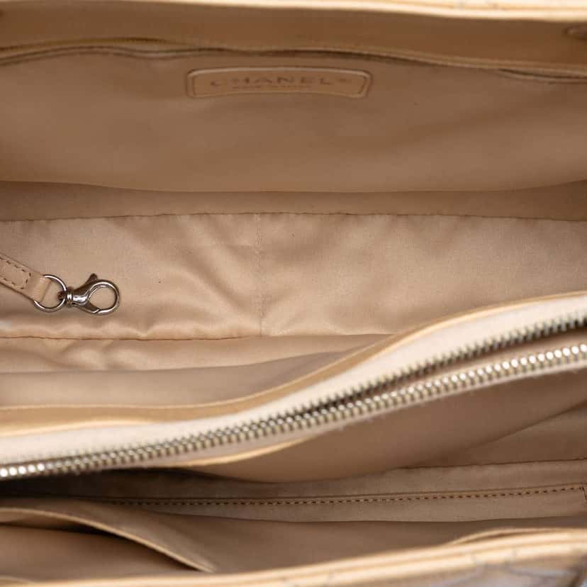 Chanel Caviar Grand Shopping Tote Brown Leather Good condition - Model View