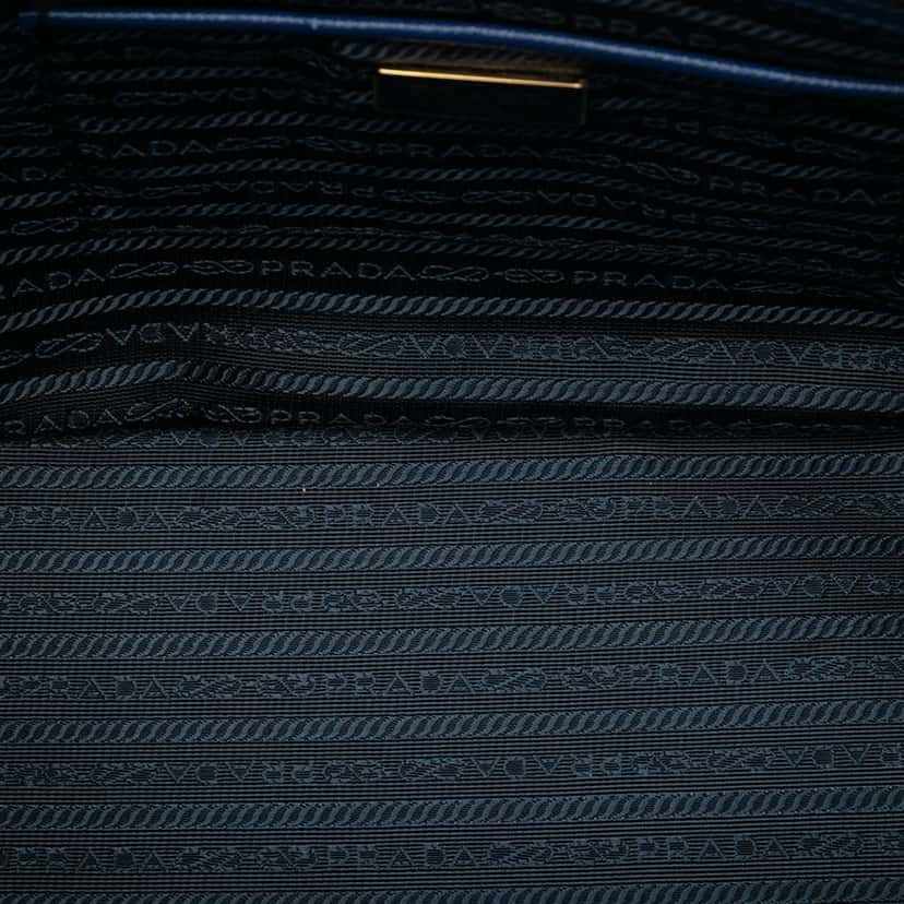 Prada Medium Saffiano Lux Galleria Double Zip Satchel Blue Leather Very good condition - Model View