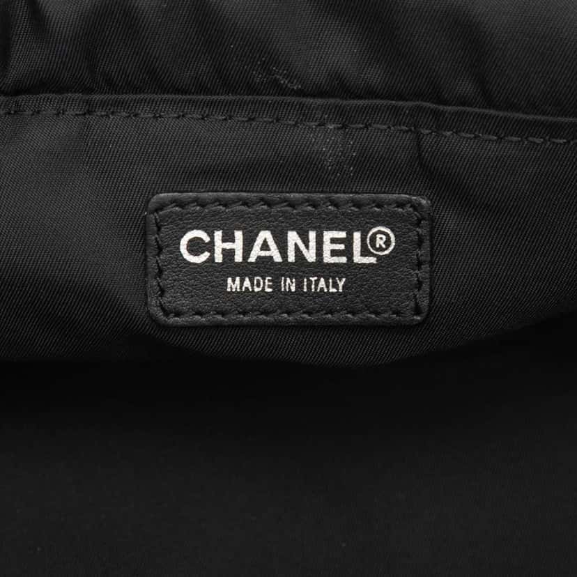 Chanel New Travel Line Nylon Vanity Bag Black Very good condition - Box View