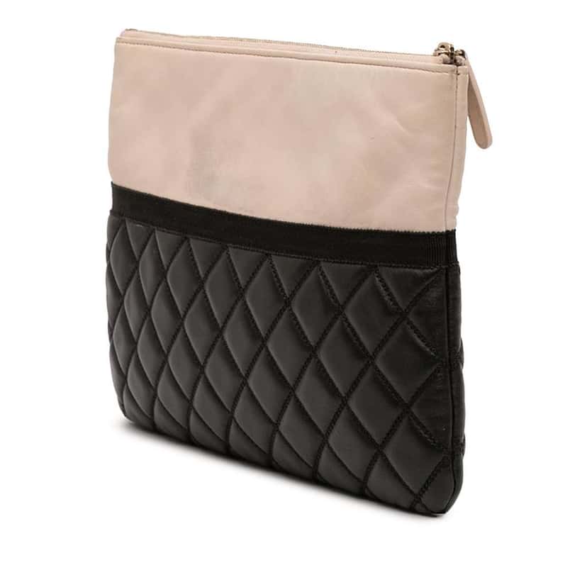 Chanel Medium Quilted Lambskin and Calfskin Pearl O Case Clutch Black Leather Very good condition - Back View