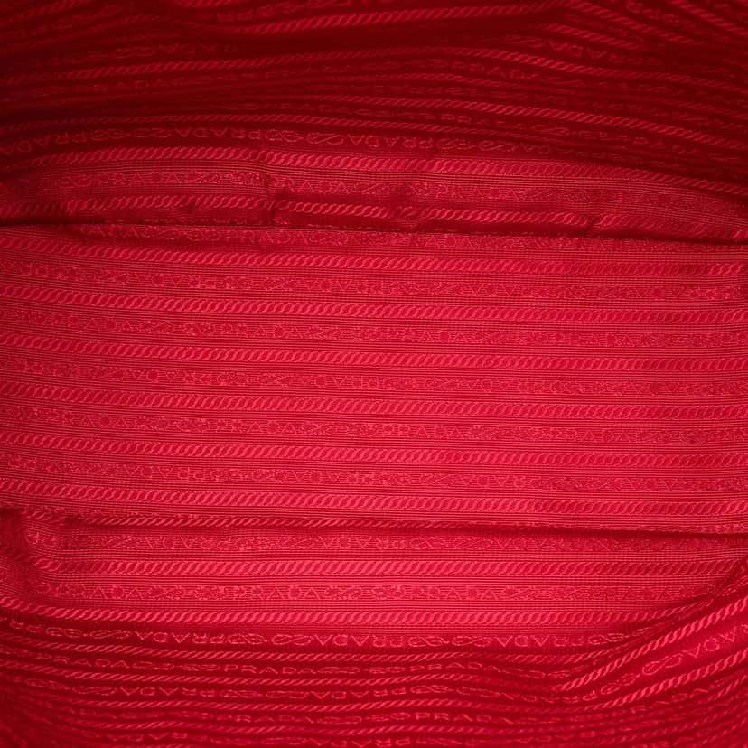 Prada Vitello Daino Side Zip Shopper Tote Red Leather Good condition - Model View