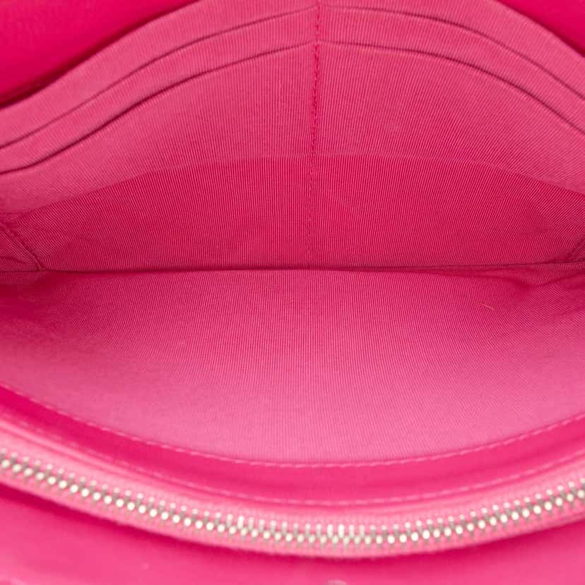 Chanel Quilted Caviar CC Enamel Double Zip Clutch Pink Leather Very good condition - Model View