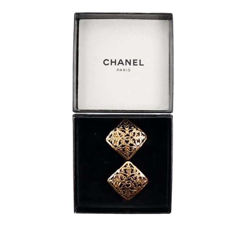Chanel CC Gold Plated Square Clip On Earrings Gold Metal Very good condition - Box View