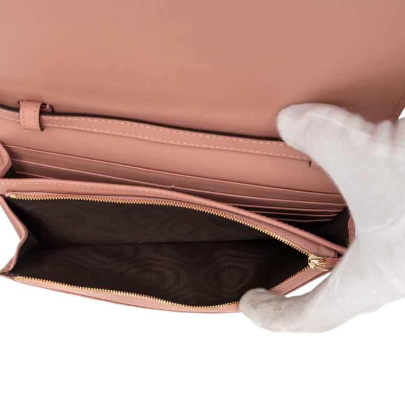 Gucci Microguccissima Wallet on Strap Pink Leather Very good condition - Model View