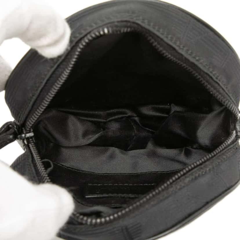 Chanel New Travel Line Nylon Wristlet Pouch Black Very good condition - Model View