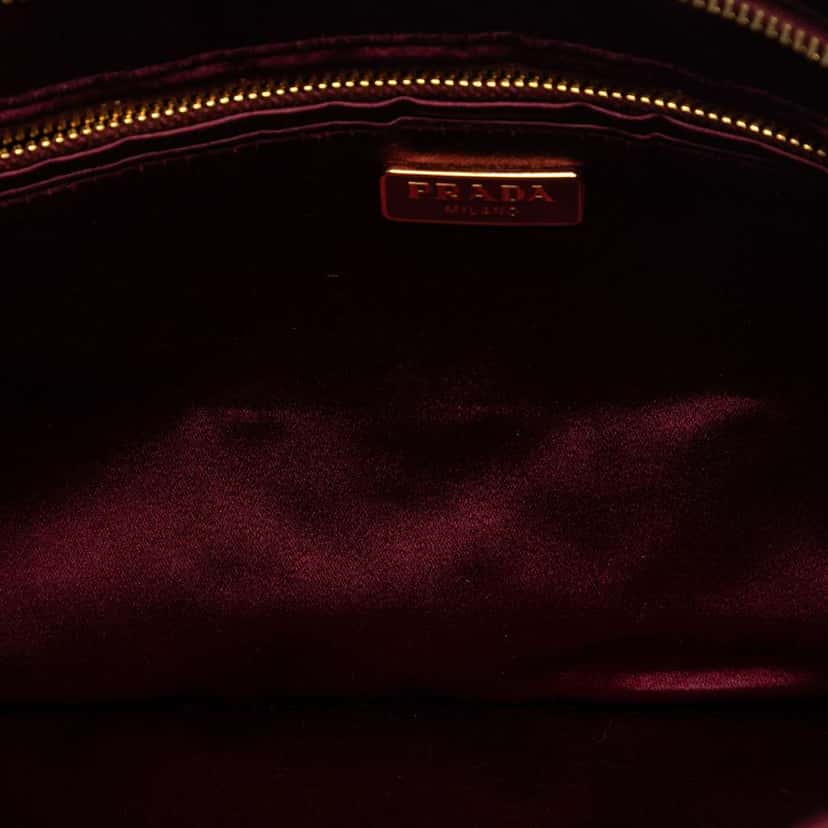 Prada Raso Paillettes Clutch Red Satin Very good condition - Model View