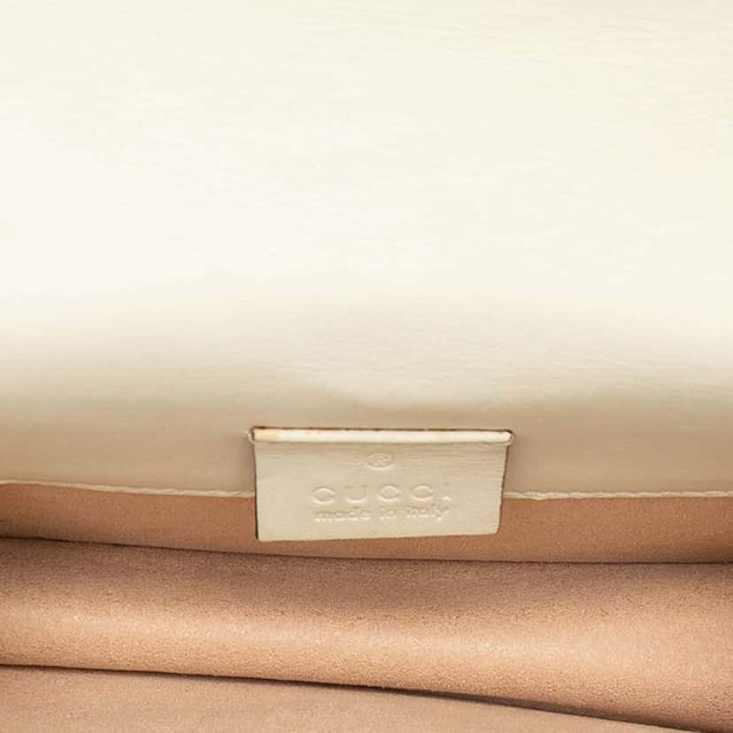 Gucci Super Mini Leather Sylvie Chain Crossbody White Leather Very good condition - Model View