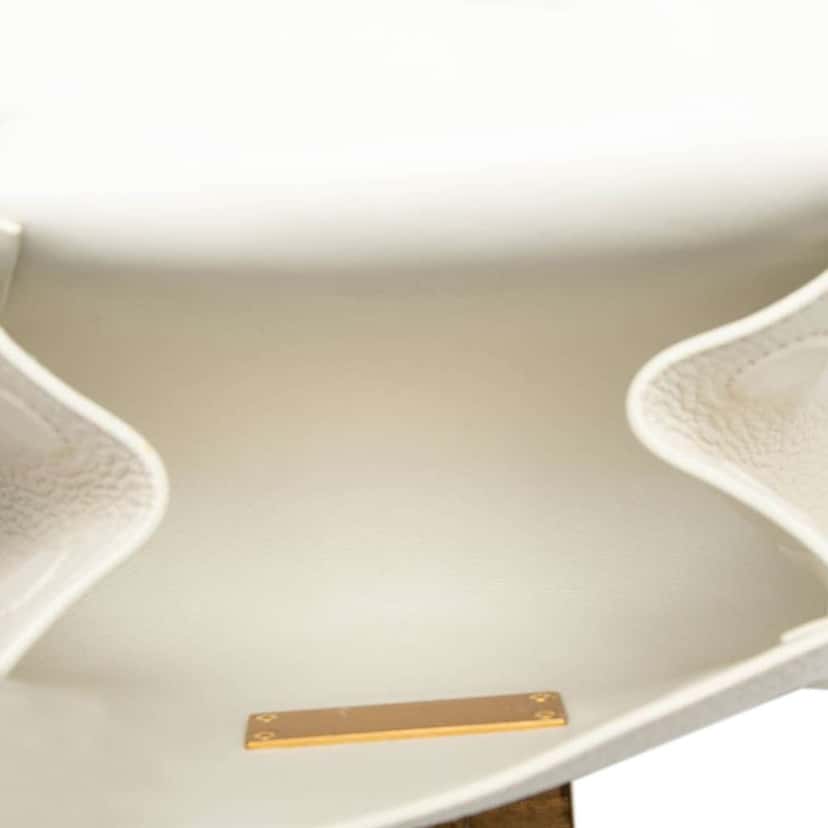 Bottega Veneta Leather Geometric Belt Bag White Leather Very good condition - Model View