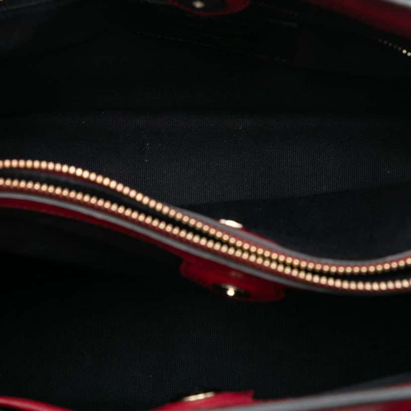 Burberry Medium Leather and House Check Banner Satchel Red Leather Very good condition - Model View