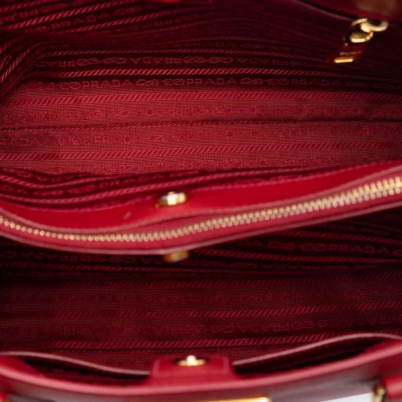 Prada Medium Saffiano Lux Galleria Satchel Red Leather Good condition - Model View