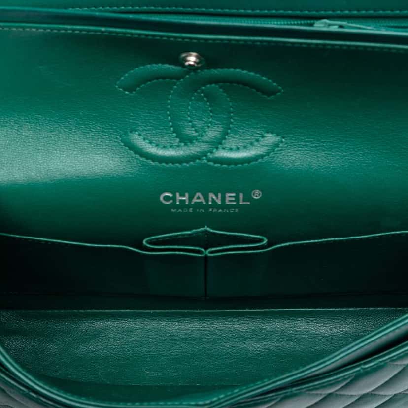 Chanel Small Classic Lambskin Double Flap Green Leather Very good condition - Model View