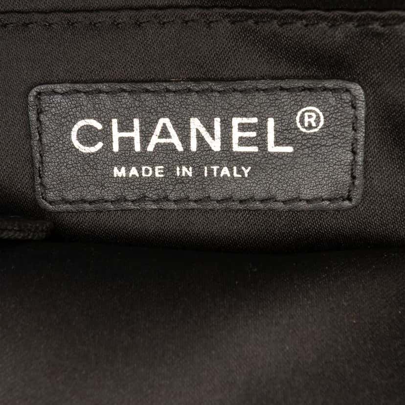 Chanel Medium Quilted Lambskin Clams Pocket Flap Black Leather Good condition - Box View