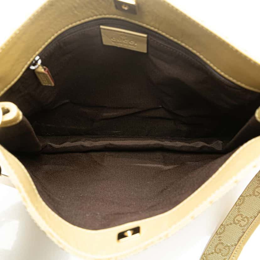 Gucci GG Canvas Crossbody Brown Canvas Good condition - Model View