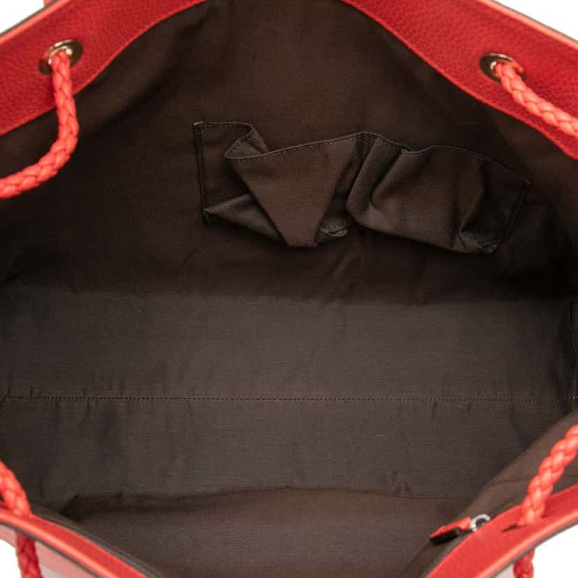 Gucci Large Leather Gifford Tote Red Leather Good condition - Model View