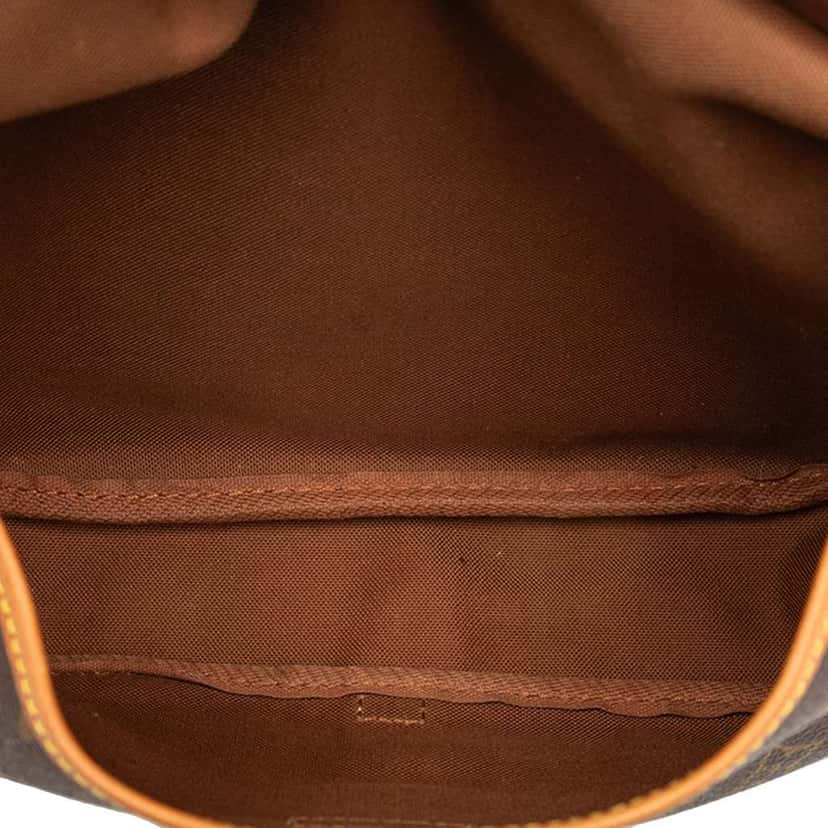 Louis Vuitton Monogram Saumur 30 Brown Fair condition - Model View