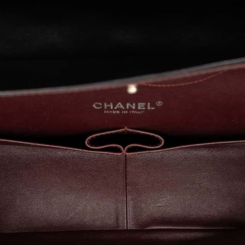 Chanel Jumbo Classic Lambskin Double Flap Black Leather Very good condition - Model View