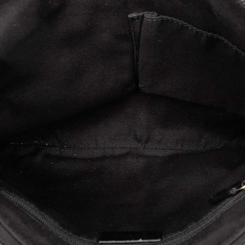 Gucci Embossed Leather Horsebit Crossbody Black Leather Very good condition - Model View