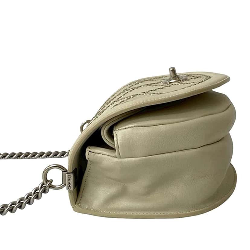 Chanel Small Calfskin Coco Eyelets Round Flap White Leather Very good condition - Box View