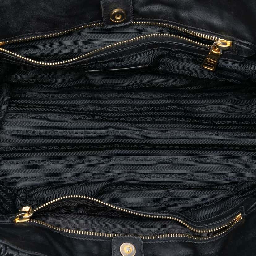 Prada Vernice Gaufre Resin Chain Shopping Tote Black Leather Very good condition - Model View