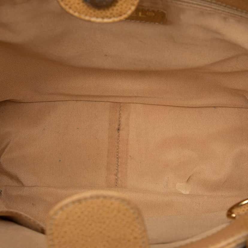 Chanel Caviar Petite Shopping Tote Brown Leather Very good condition - Model View