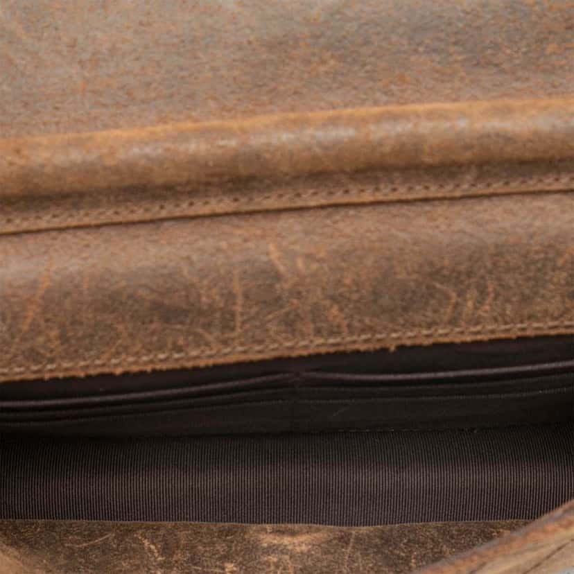 Chanel Paris Edinburgh Fur and Distressed Leather Wallet on Chain Blue Very good condition - Model View